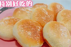 孩子吃饭没胃口，外婆做绿豆包，香的直流口水，孩子一次吃了3个