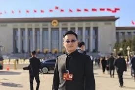 提案狂魔周小平的提案：取消留学生超国民待遇，教材群众陪审制度