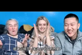 阿楠用特殊方式庆祝祖国的生日，小哒莎成了大记者，采访感人震撼