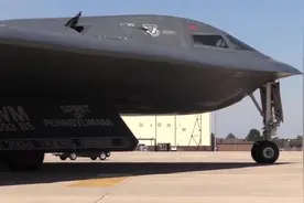 美国B2轰炸机：近距离起飞过程