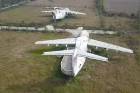 河南驻马店的一个村子里，竟然停放了两架大飞机视频封面