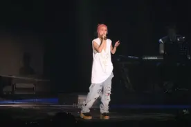 2025年4月19日薛凯琪广州演唱会演唱方大同歌曲《Love Song》