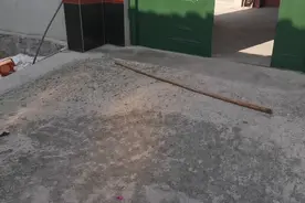 山东省临沂市沂水县，过年每家每户都在门口，放一根木棍，寓意？