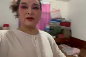 戏曲演员真不容易满身大汗视频封面