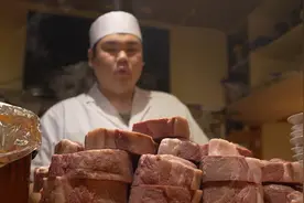 巨肉！日本相扑选手的特制厚切猪排盖饭，太馋了！