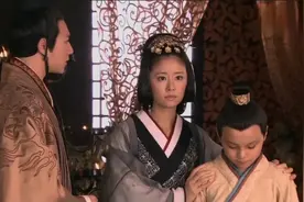 刘启失手打死吴王世子刘贤，刘濞痛失爱子，当众拔剑对着刘恒视频封面