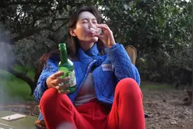 39岁大龄单身女酒鬼，每晚都要喝酒买醉，夜生活有多放纵？视频封面