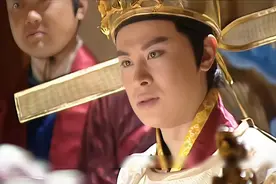 包拯因为缺考一门，所以无缘状元头衔，庞太师更不希望包拯重考