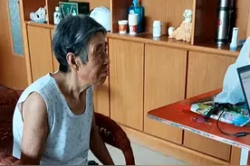 阿姨戴上小耳朵后，话匣子就打开了