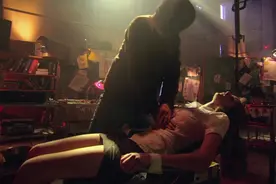 变态男使用塑料袋把女人憋的窒息在人工呼吸救活后再施暴！