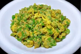 辣椒炒鸡蛋，很多人第一步就错了，大厨教你饭店技巧，鲜嫩不油腻视频封面