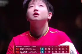 成功卫冕哭了！孙颖莎绝杀王曼玉躺地庆祝 赛后一举动彰显大格局