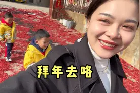 大年初一，宝妈第一次穿马面裙，带着俊俊辉辉去拜年