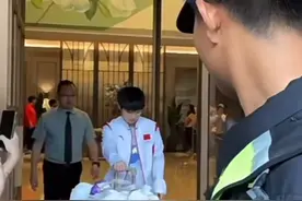 小妞孙颖莎今天进住亚运村，Coco有点不舍 ，没事肖爸会照看好她视频封面