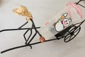 手工达人制作的骆驼祥子黄包车