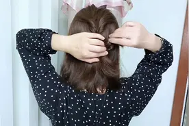 穿连衣裙就要扎不一样低马尾，巨好看，和闺蜜去炸街回头率百分百