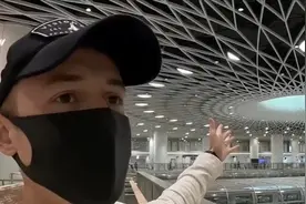 国外博主介绍中国地铁枢纽，引得油管各国网友羡慕不已疯狂点赞！视频封面