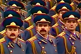 1990年11月7日、苏联解体前的最后一次阅兵。视频封面