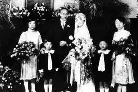 1927年40岁的蒋介石与29岁的宋美龄结婚