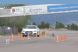 8款轿车的麋鹿测试，谁的稳定性最高，看完之后知道该买哪款车了