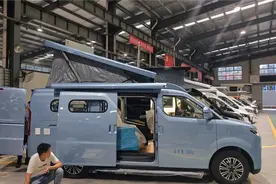 国内最小新能源房车，配置大升级仅需十多W，能进地库上班也能开视频封面