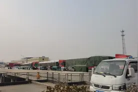 河南襄县311国道颍河颍阳镇北刘庄村路口这边堵车严重视频封面