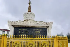 塔尔寺  先有塔后有寺  塔中有宗喀巴大师诞生时的菩提树