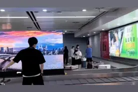 王楚钦孙颖莎 大头真是时刻给妹宝看的很紧啊 生怕一不留神不见了