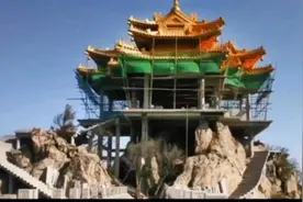 火遍全网的老君山金顶，当年就是这样建起来的……钢筋水泥是工人