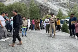 入境巴基斯坦要交40元过路费，有些人一分钱也不交视频封面