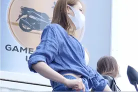 韩国紧身牛仔裤车模美女视频封面