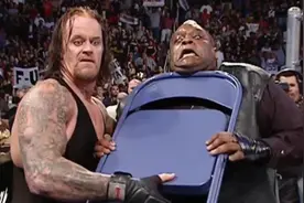 送葬者一锤二不在话下！JBL站车顶上指挥，不敢靠近送葬者视频封面