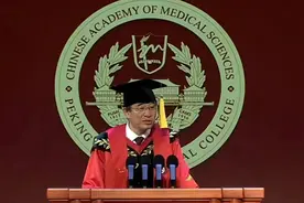 4+4医学到底是什么，听听北京协和医学院院长王辰是怎么说的视频封面