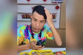 表哥理发换发型了，真是惨不忍睹啊！笑死了！#欢仔表哥爆笑直播