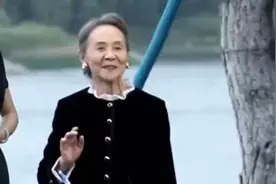 吴彦姝 1959 年出道，85 岁走红毯，演绎“岁月不败美人”视频封面