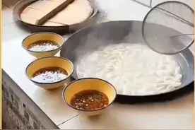 煮饺子千万不要再开水下锅了，看看大厨教你的正确下饺子方法！