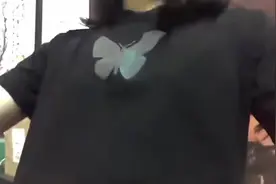 喝可乐撑大肚子