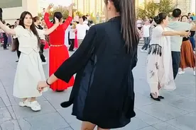 记录业余生活乌鲁木齐南湖广场新疆民族文化民族舞视频封面