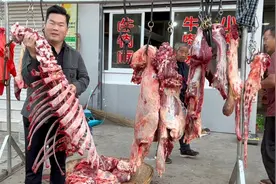 河南宰牛老师傅剔的牛肉真干净，手法熟练，看着真解压