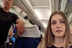 美国情侣体验中国最恐怖的火车，绿皮硬座，被一路投喂卤味瓜果！视频封面