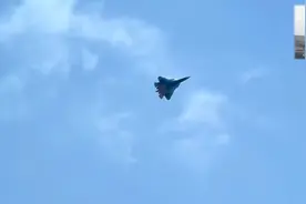 62岁就是猛！驾驶苏57"钟摆机动"，"空中垂直悬停"随便做视频封面