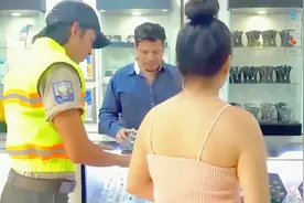 女人耍小聪明想栽赃店员，无奈最后自食其果！视频封面