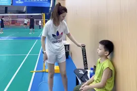 10岁女儿身高158体重108斤，李大美带体验羽毛球减肥，两人像姐妹视频封面