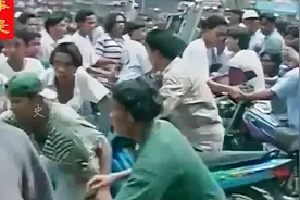 1998年，印尼黑色五月暴动 真实影像 华人被烧杀抢掠