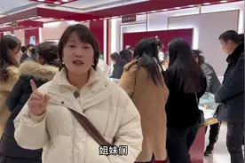 胖东来黄金真的便宜吗？人多的挤不动，带大家看看到底多少钱一克