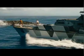 电影《侏罗纪世界：重生》曝正片片段：海上巨兽来袭