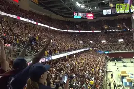 16年骑士夺冠夜，看看克利夫兰的球迷有多兴奋， #詹姆斯视频封面