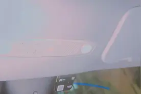 特斯拉Y的双闪灯在哪里