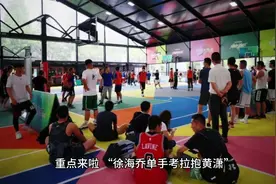 《“披荆斩棘”之奇趣瞬间：徐海乔的“单手考拉抱