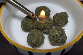 干艾叶搭配上香油作用可真大，解决了不少夏日的烦恼，省钱又实用视频封面